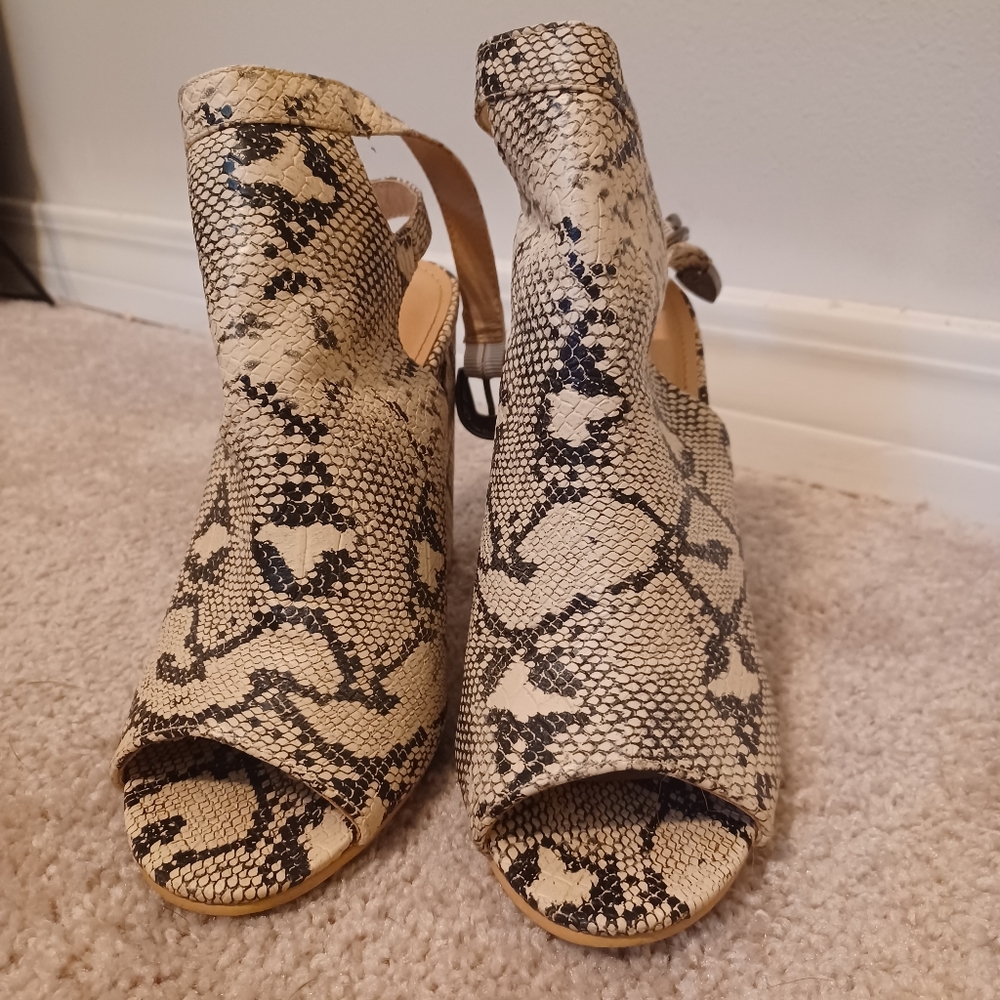 Snakeskin Heels 8.5